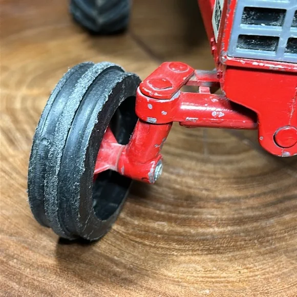 ERTL Vintage Farmall International Harvester 966 - 1/16 scale - Picture 8 of 17